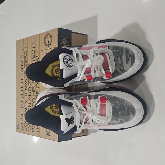 Nike Kyrie 8 (GS) WHITE/UNIVERSITY RED-BLACK DQ8076 100 NEW SIZE 4.5Y - Picture 3 of 5